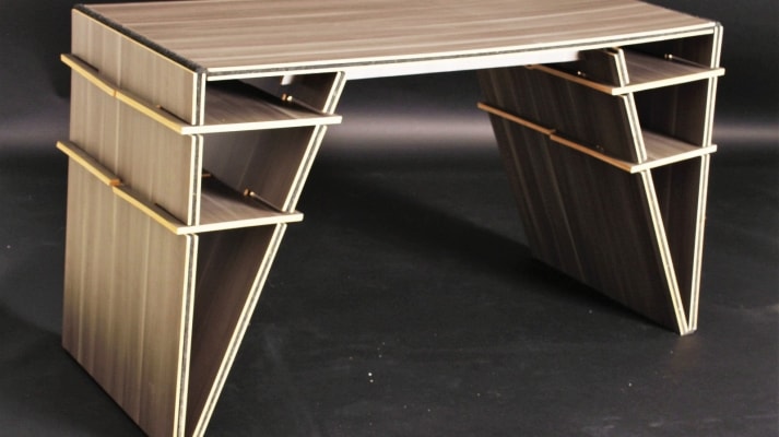 Escritorio plegable de universitarias gana el Premio al Diseño de