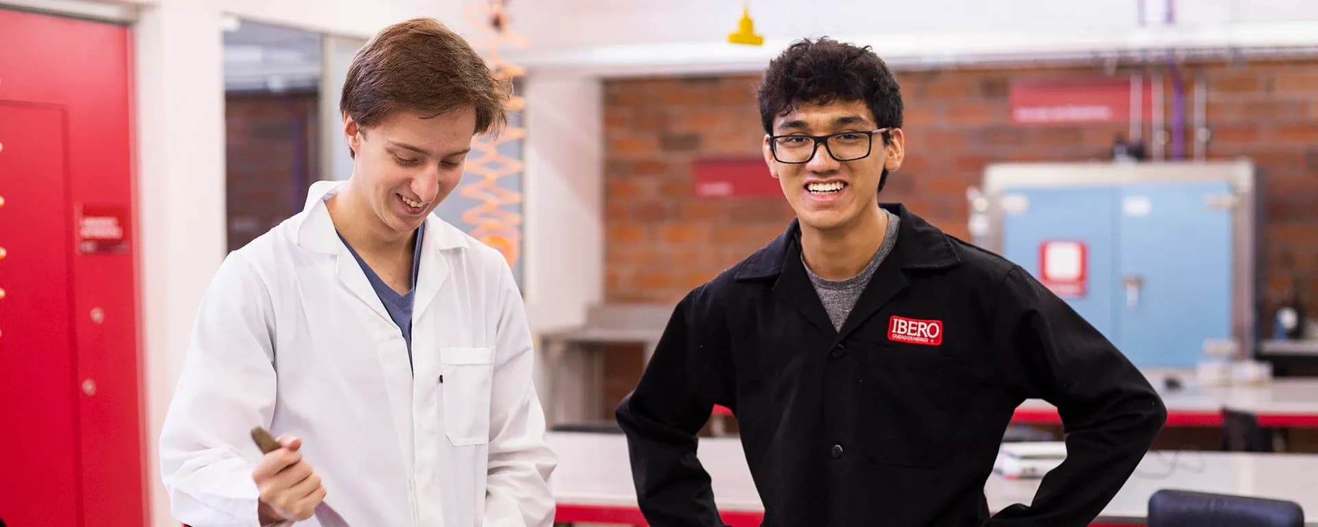 Estudiantes en una experiencia IBERO.